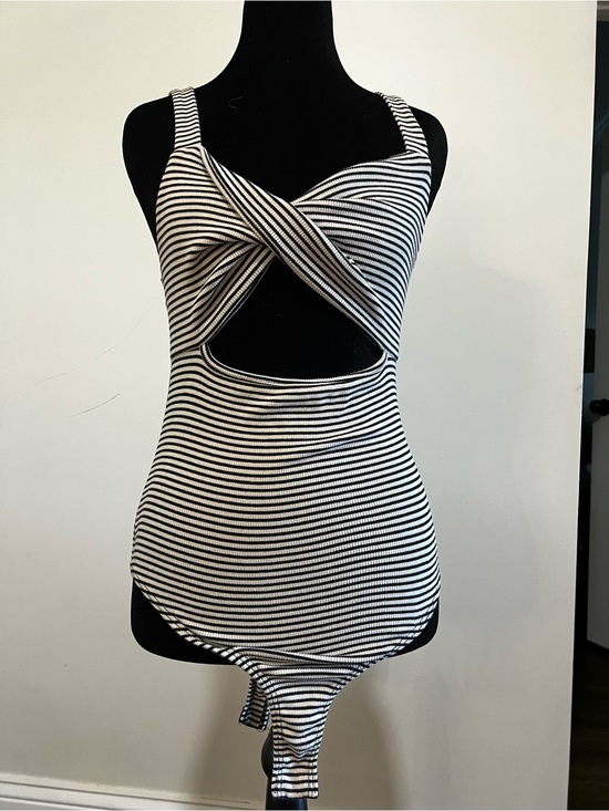Lulus Tops - Lulu's Black & White Striped Twist-Front Bodysuit